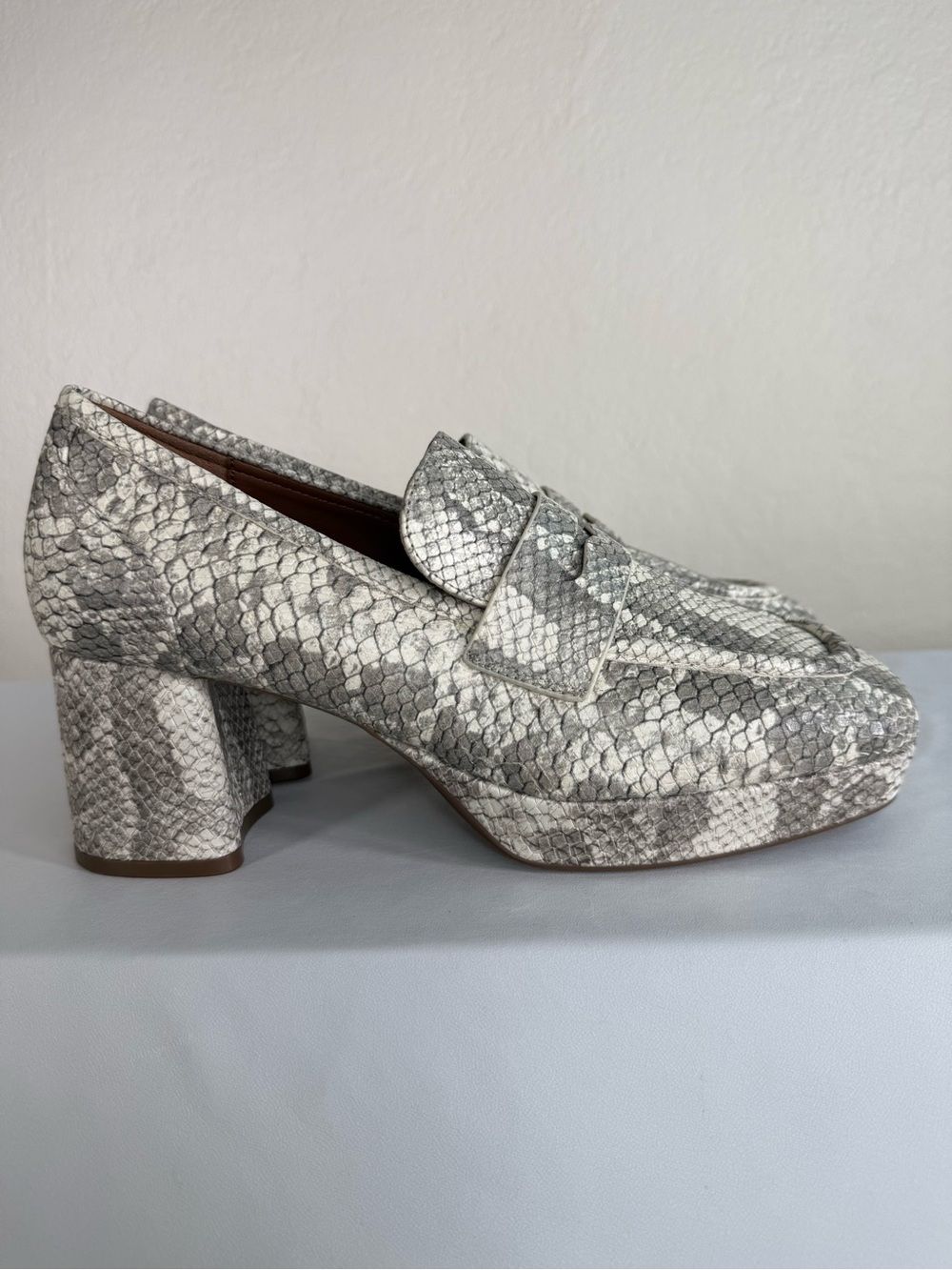 NEW Aerosoles Cavour Grey Snake Print Platform Block Heel Penny Loafers Size 9